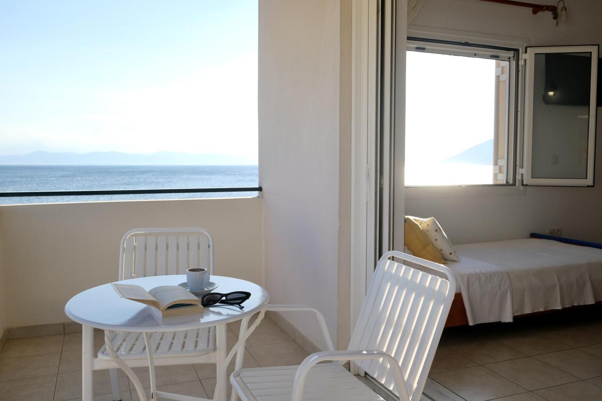 Lappas Rooms โรเวียส ภายนอก รูปภาพ