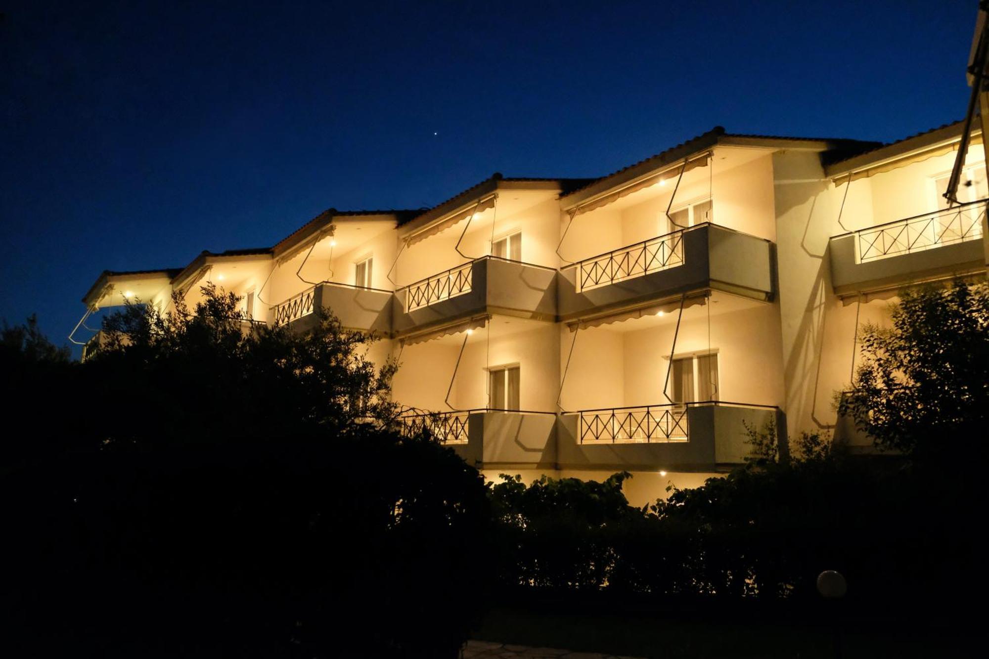 Lappas Rooms โรเวียส ภายนอก รูปภาพ